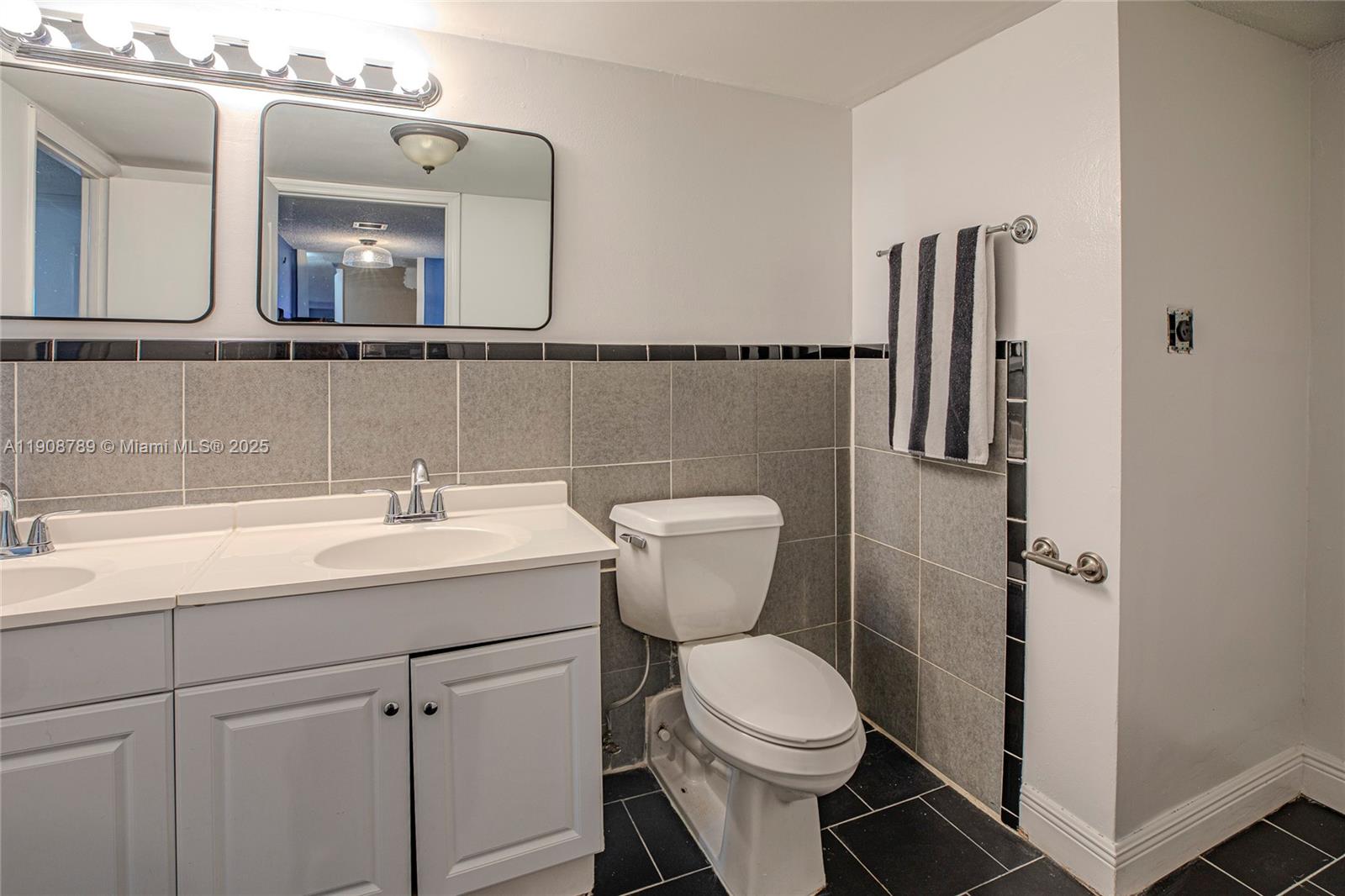 Photo of 437 Golden Isles Dr  #9B-C, Hallandale Beach, Florida, 33009 - 