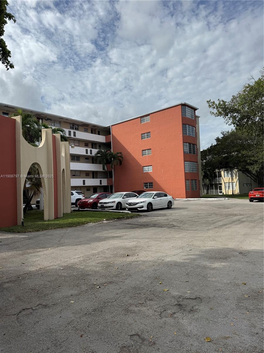 511 2 / 2 1040 sq. ft. $ 2025-11-05 0 Photo