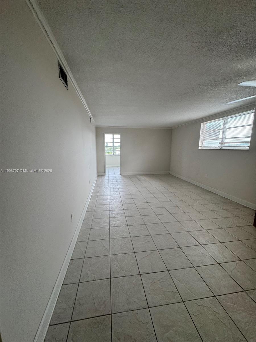 511 2 / 2 1040 sq. ft. $ 2025-11-05 0 Photo