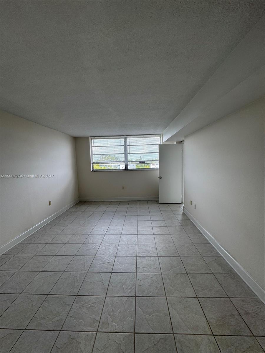 511 2 / 2 1040 sq. ft. $ 2025-11-05 0 Photo