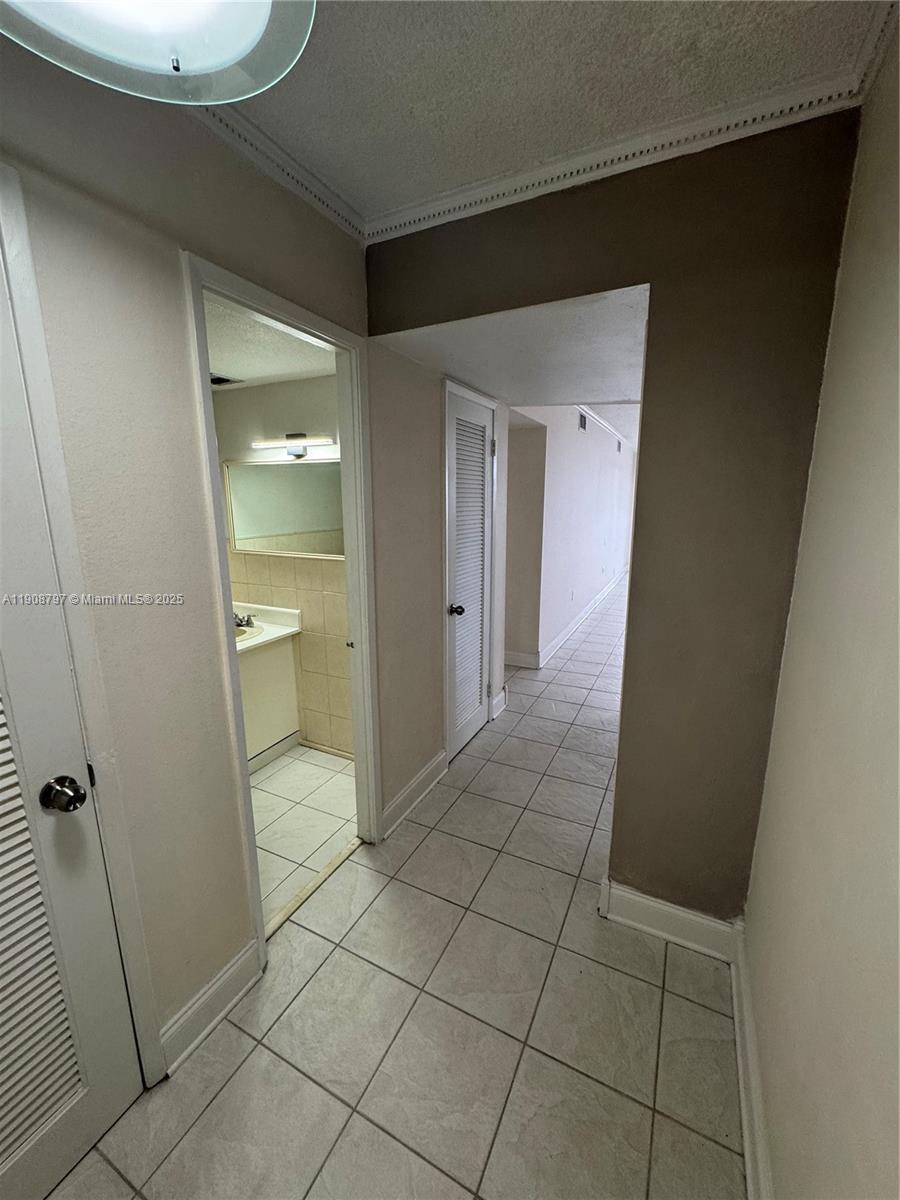 511 2 / 2 1040 sq. ft. $ 2025-11-05 0 Photo