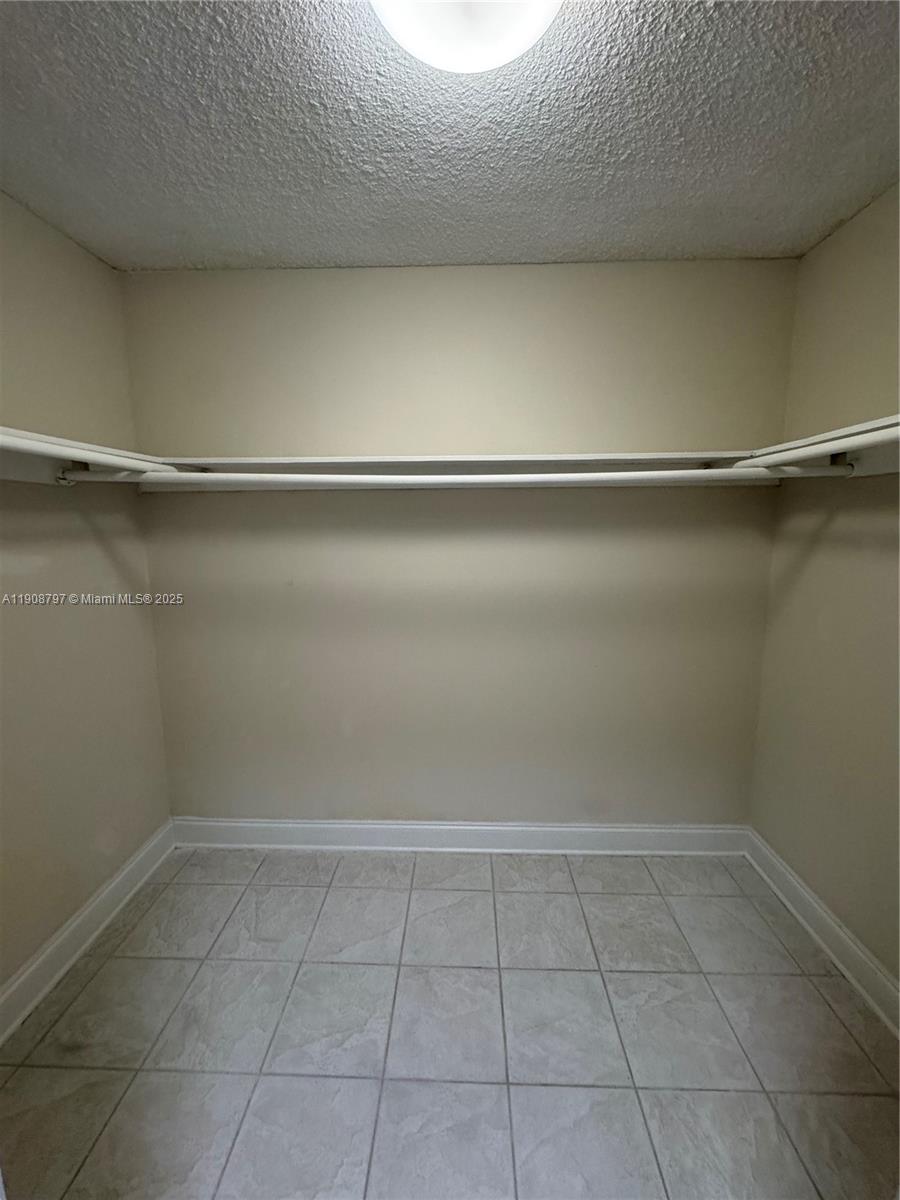 511 2 / 2 1040 sq. ft. $ 2025-11-05 0 Photo