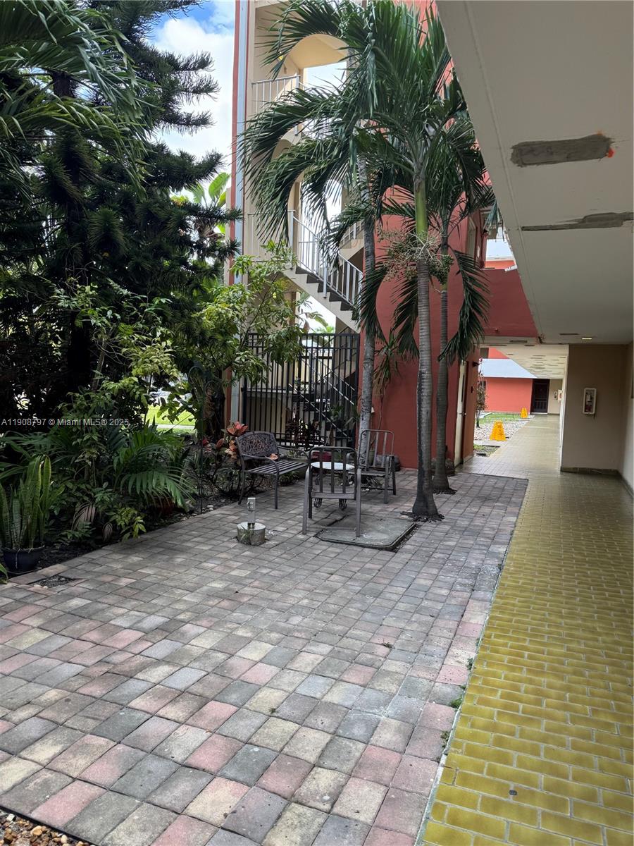 511 2 / 2 1040 sq. ft. $ 2025-11-05 0 Photo