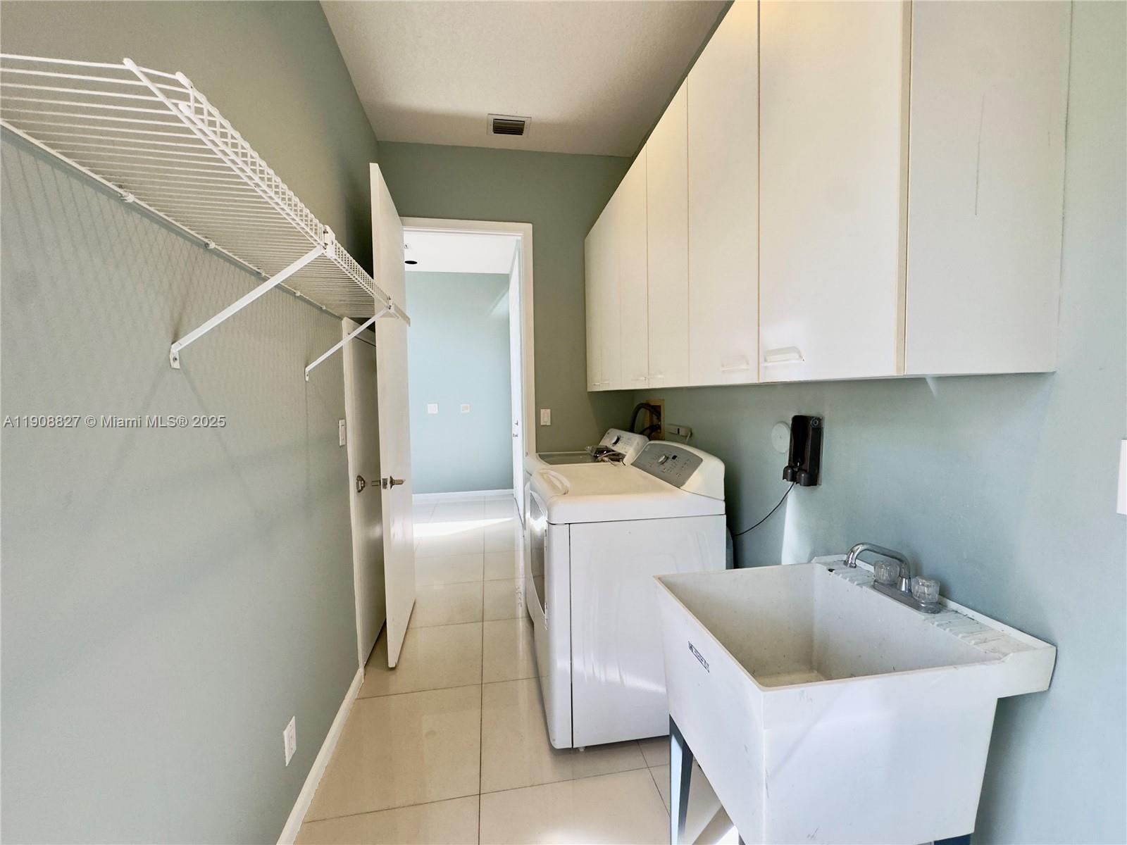 Photo of 3728 208th Ter  (3728), Aventura, Florida, 33180 - 