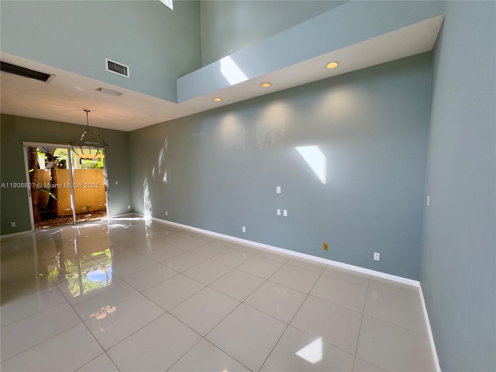 Photo of 3728 208th Ter  (3728), Aventura, Florida, 33180 - 