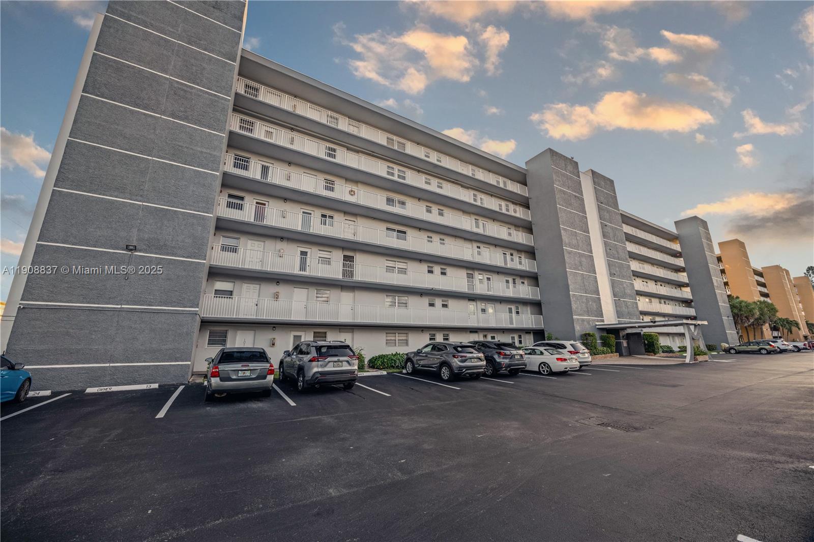 Photo of 619 14th Ave  #304, Hallandale Beach, Florida, 33009 - 