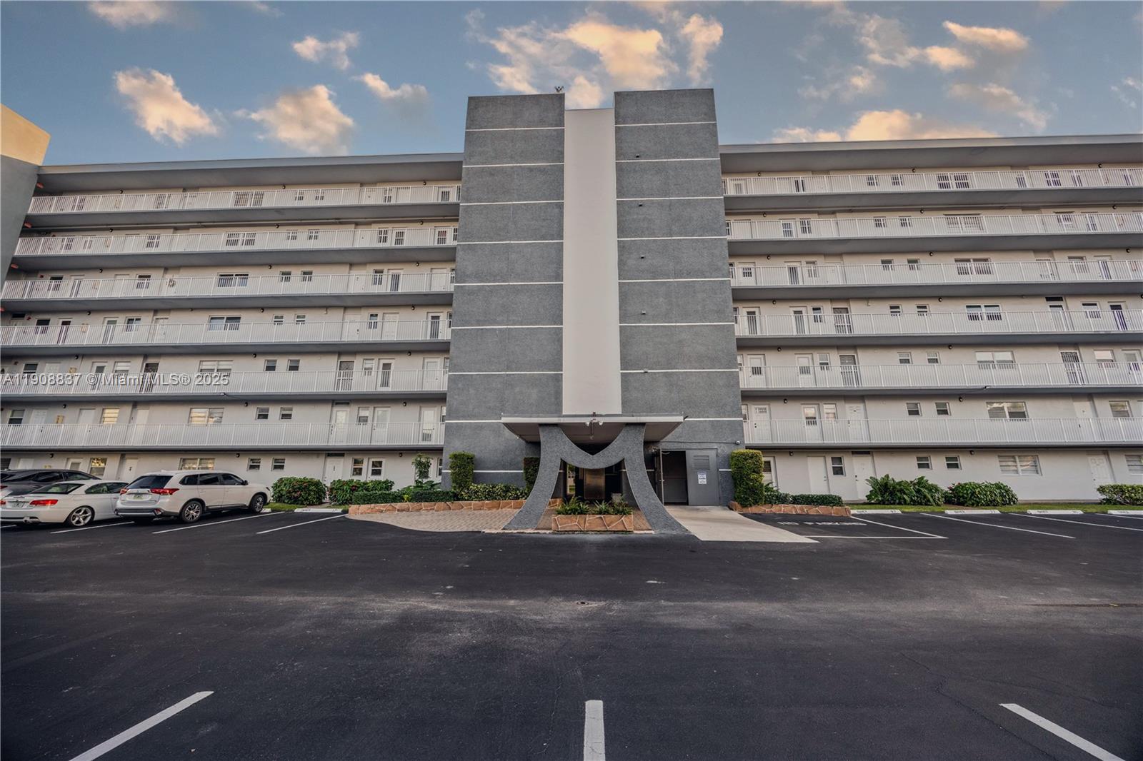 Photo of 619 14th Ave  #304, Hallandale Beach, Florida, 33009 - 