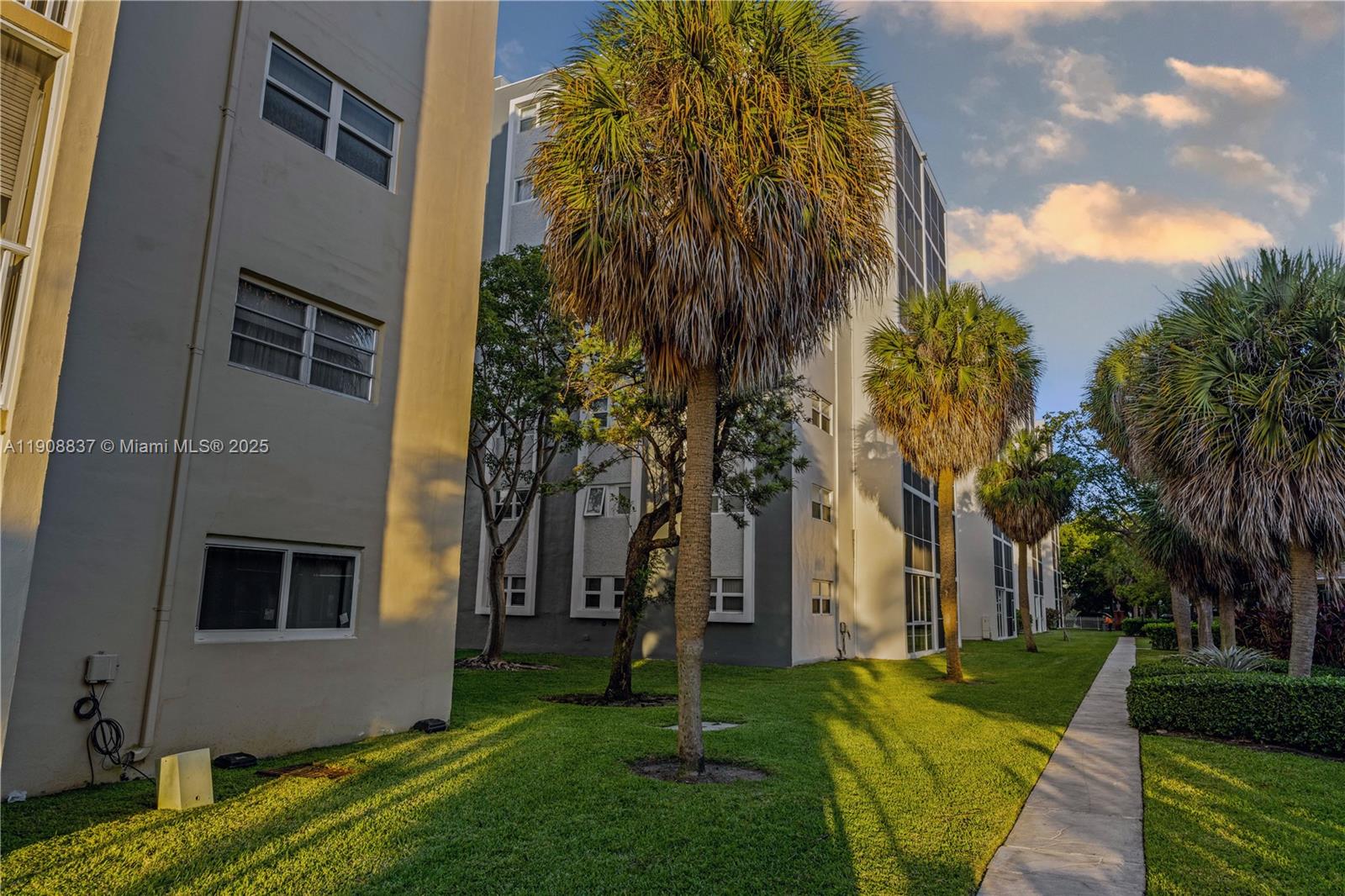 Photo of 619 14th Ave  #304, Hallandale Beach, Florida, 33009 - 