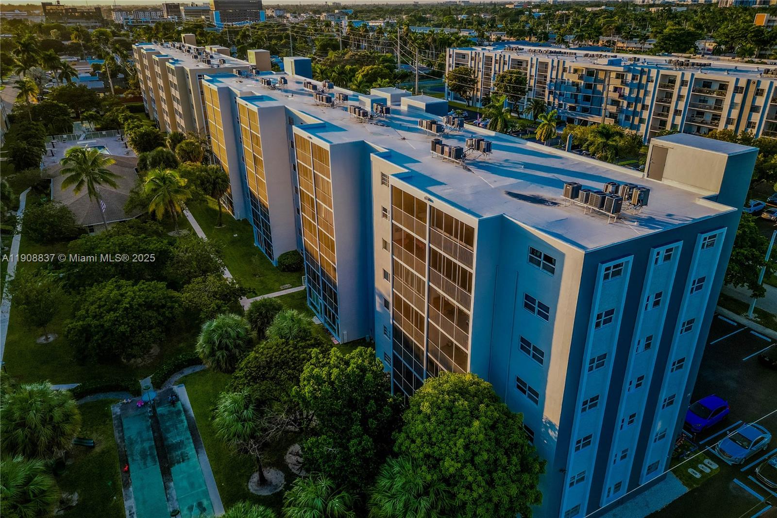 Photo of 619 14th Ave  #304, Hallandale Beach, Florida, 33009 - 