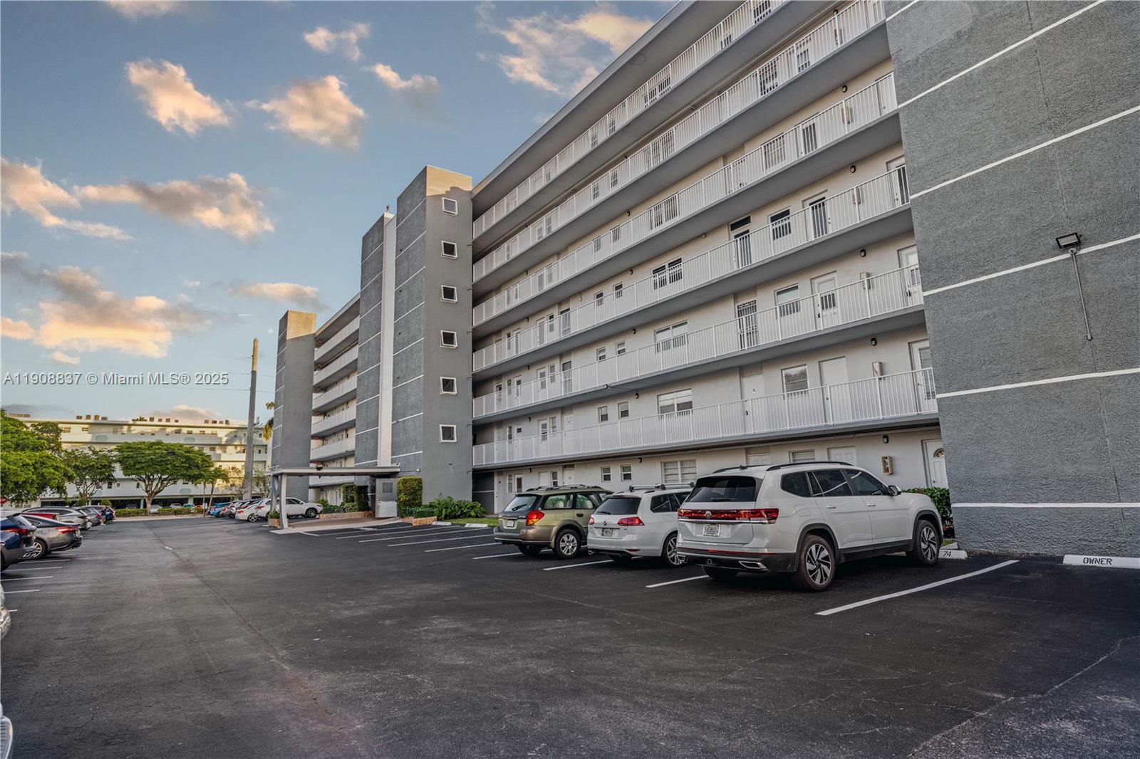 Photo of 619 14th Ave  #304, Hallandale Beach, Florida, 33009 - 