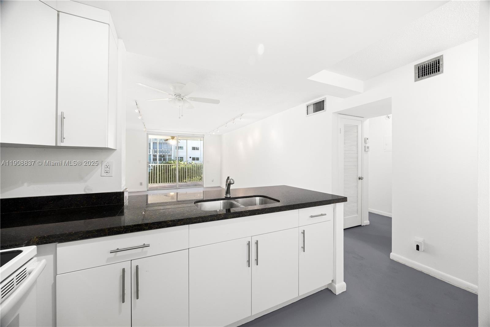 Photo of 619 14th Ave  #304, Hallandale Beach, Florida, 33009 - 