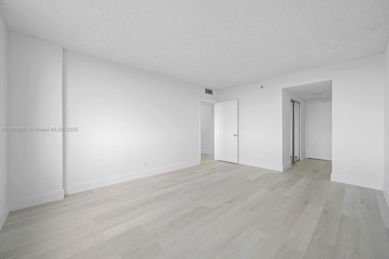 See details 515 2 / 2 1150 sq. ft. $ 2025-11-05 0 Photo