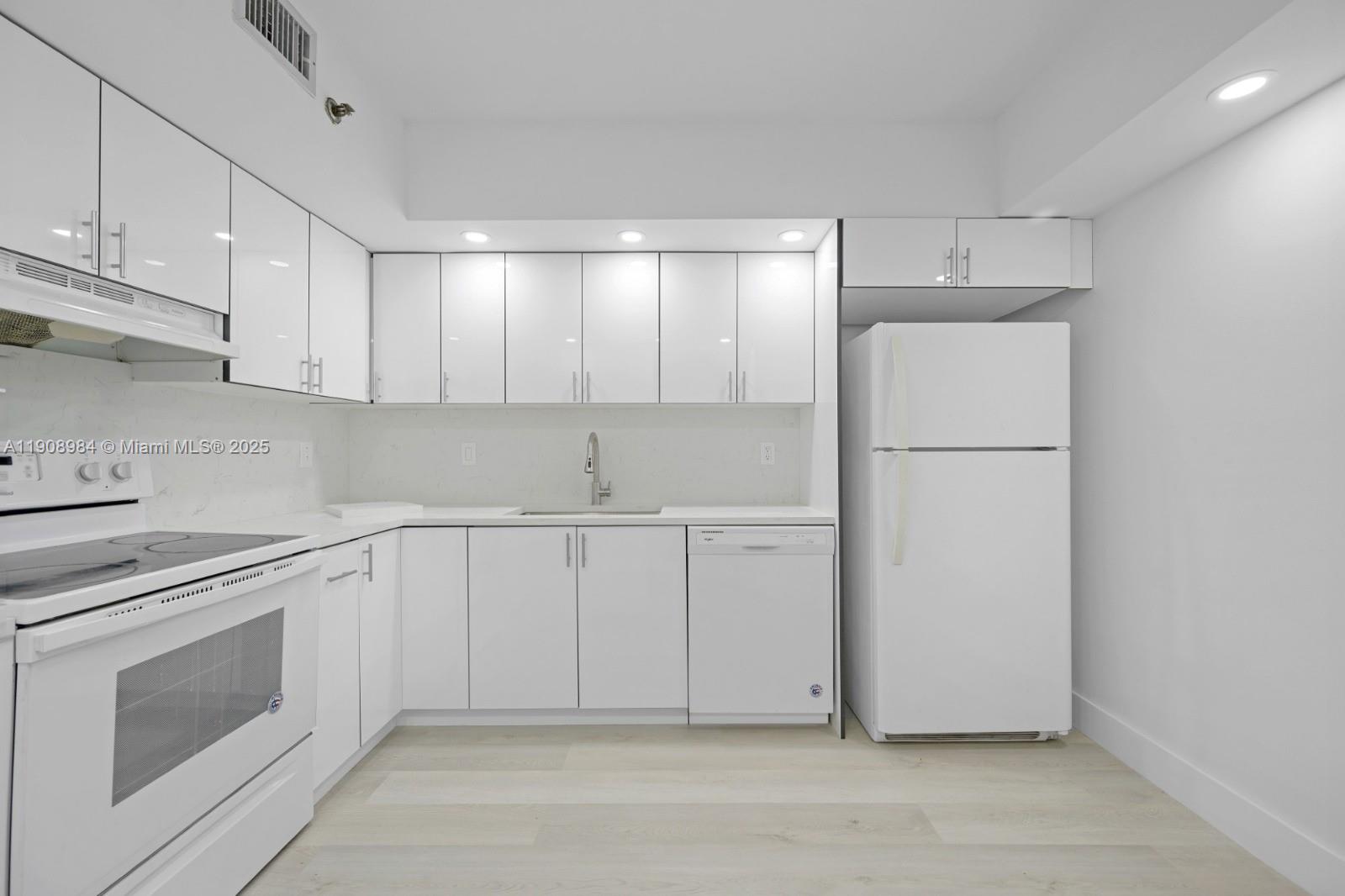 See details 515 2 / 2 1150 sq. ft. $ 2025-11-05 0 Photo