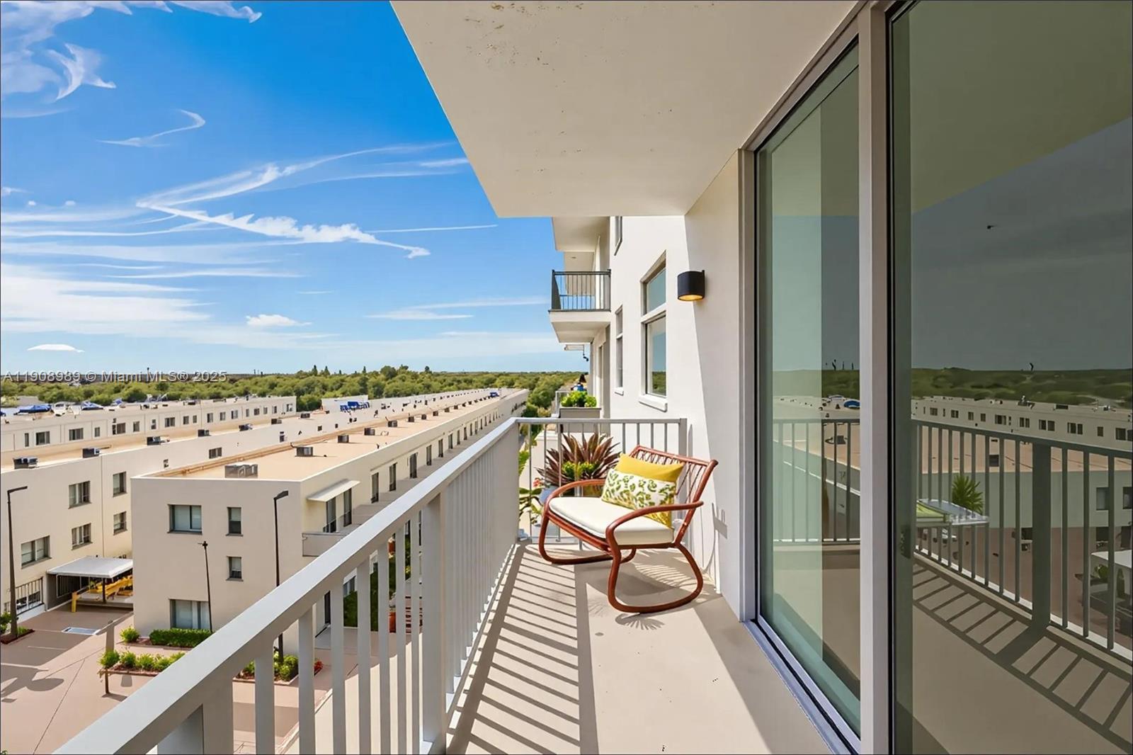 Photo of 140 Dixie Hwy  #533, Hollywood, Florida, 33020 - 