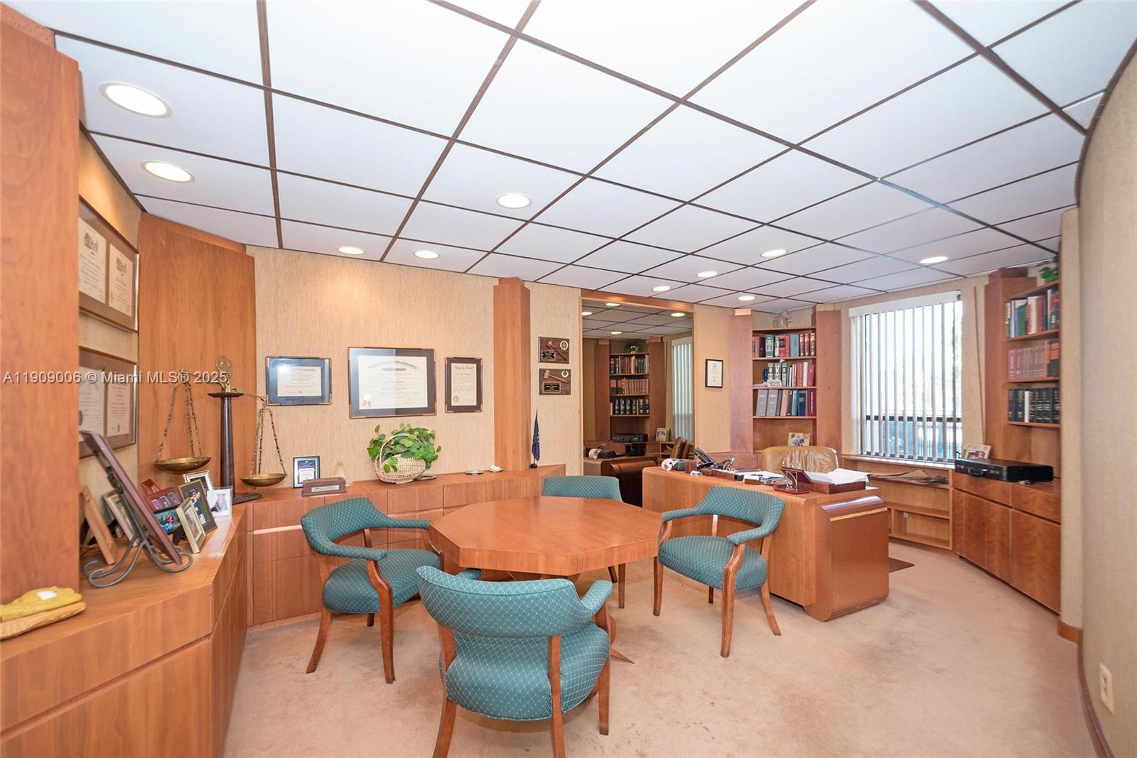 Подробнее / кв.футов $ 2025-11-05 0 Фото