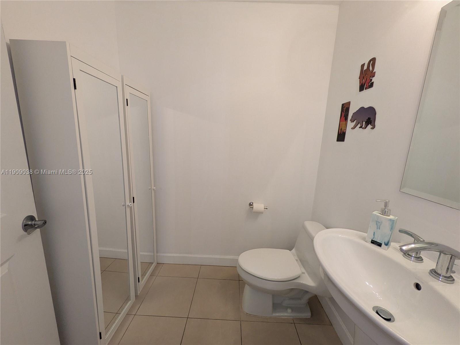 Photo of 1945 Ocean Dr  #1110, Hallandale Beach, Florida, 33009 - 