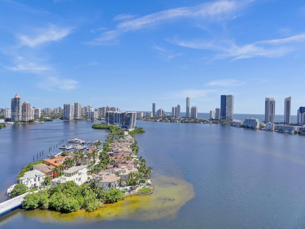 See details 1904 2 / 2 1607 sq. ft. $ 2025-11-05 0 Photo