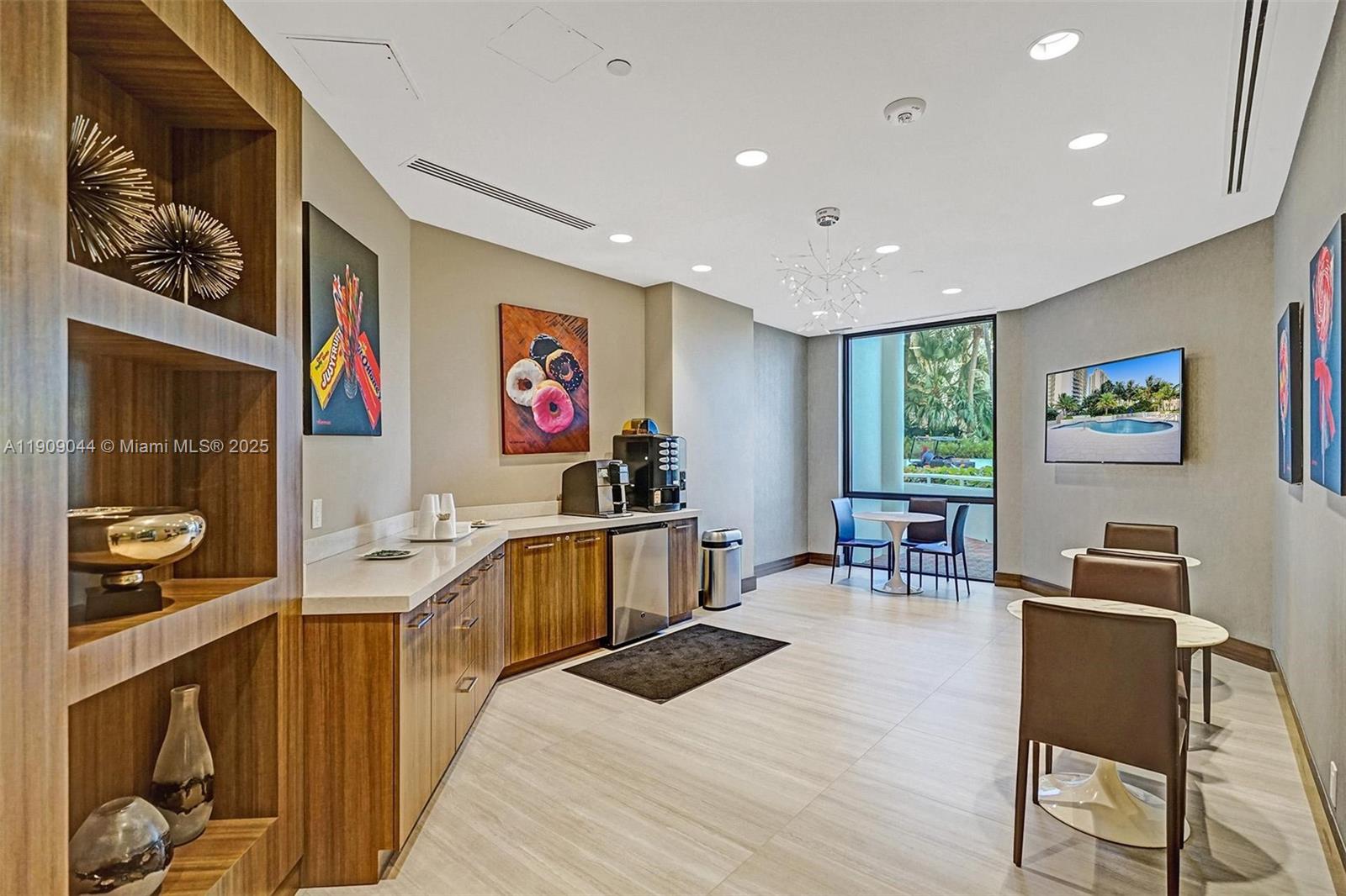 See details 1904 2 / 2 1607 sq. ft. $ 2025-11-05 0 Photo