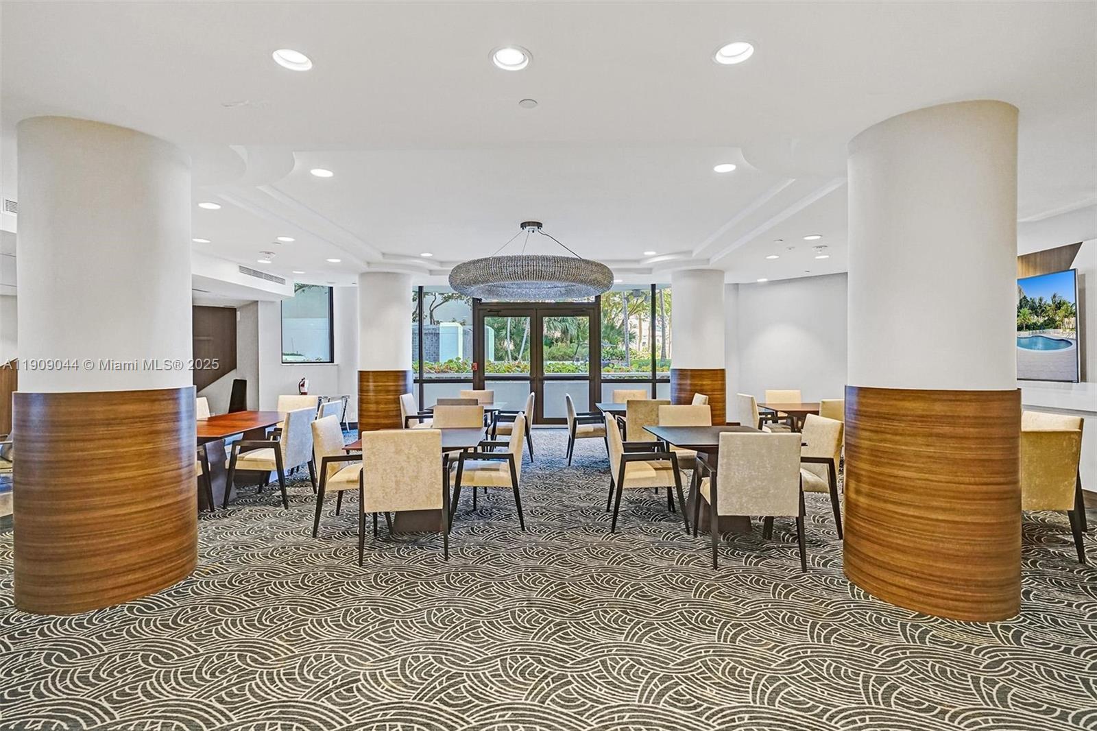 See details 1904 2 / 2 1607 sq. ft. $ 2025-11-05 0 Photo