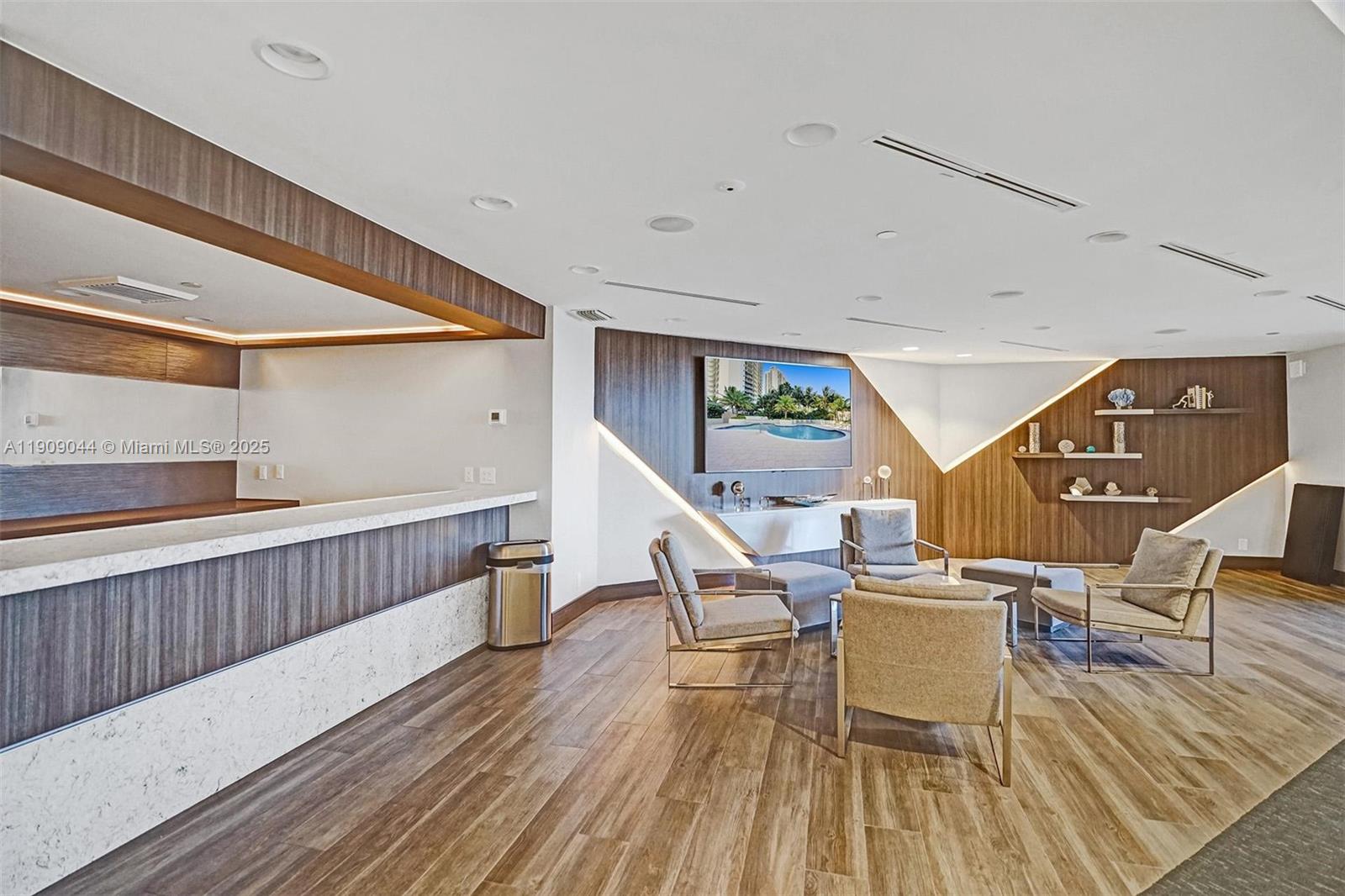 See details 1904 2 / 2 1607 sq. ft. $ 2025-11-05 0 Photo