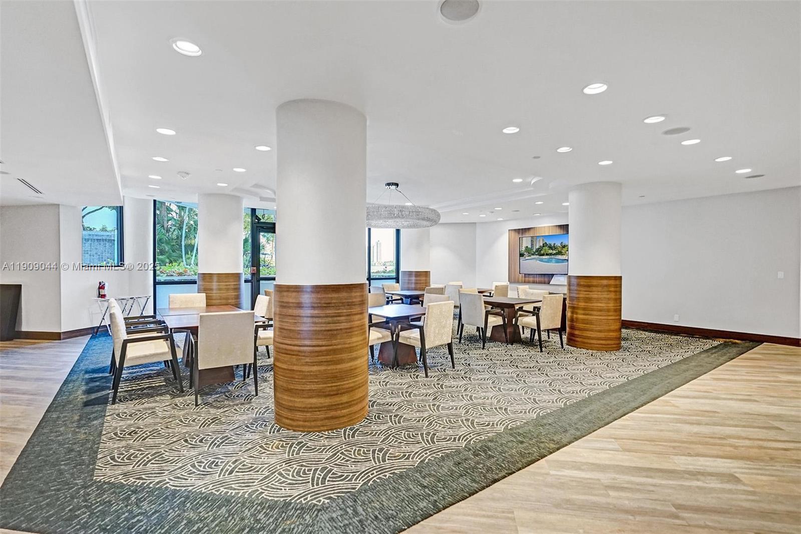 See details 1904 2 / 2 1607 sq. ft. $ 2025-11-05 0 Photo