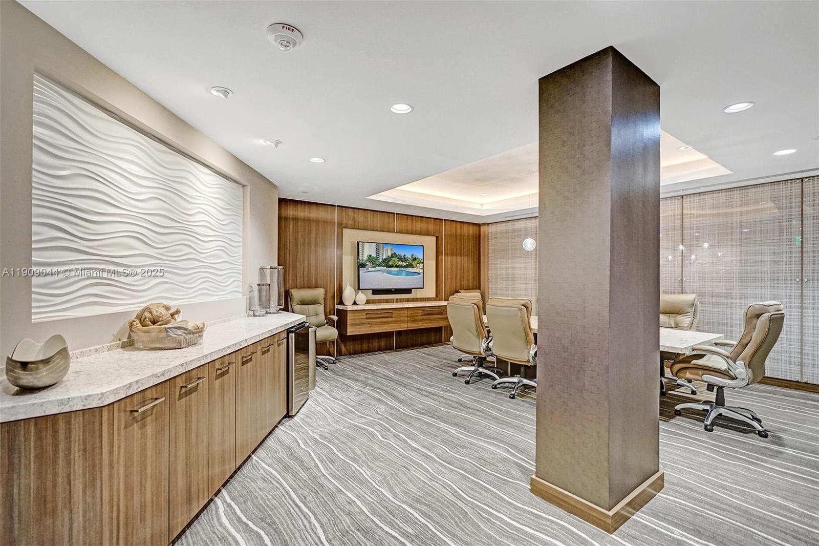 See details 1904 2 / 2 1607 sq. ft. $ 2025-11-05 0 Photo