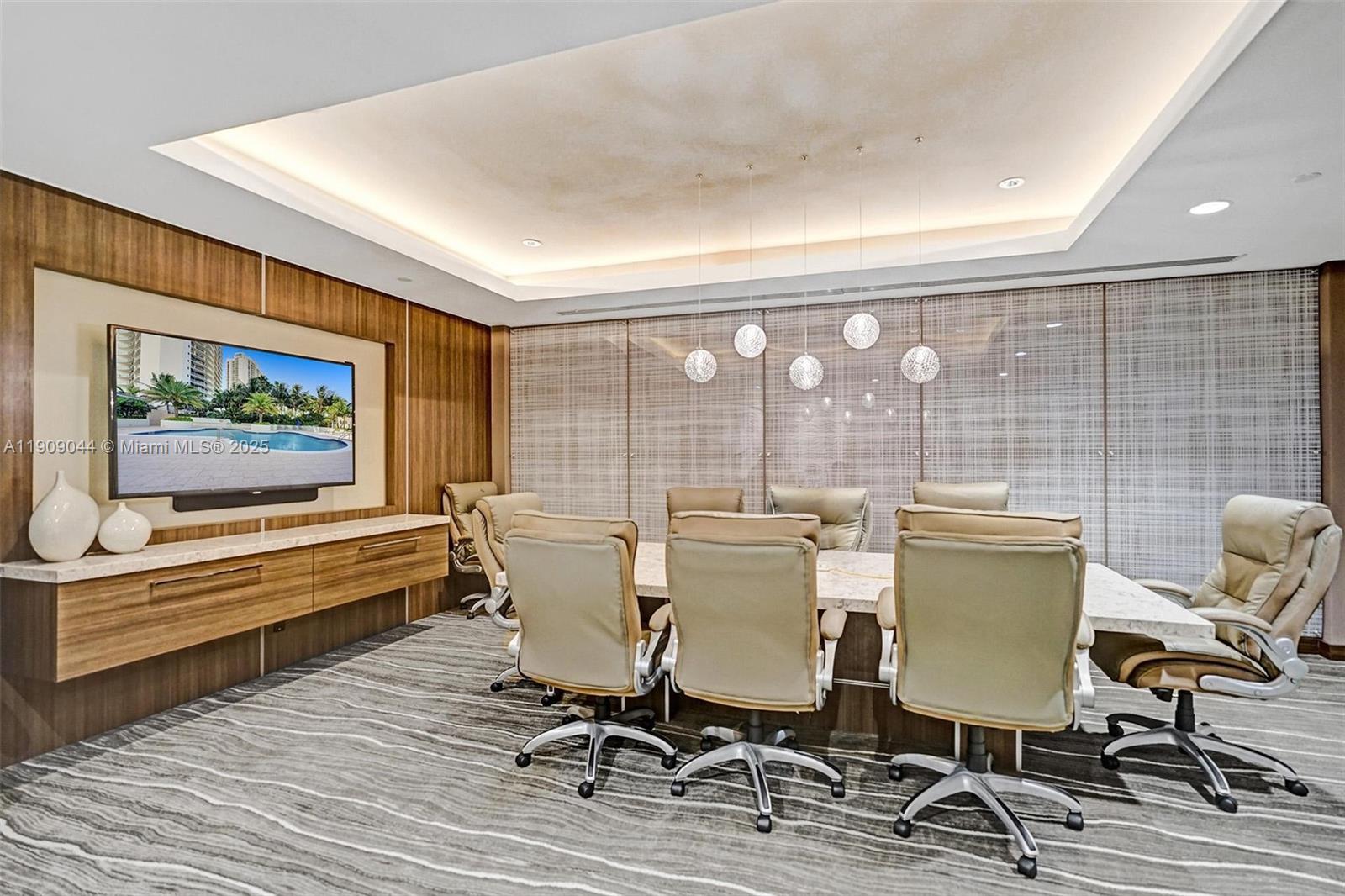 See details 1904 2 / 2 1607 sq. ft. $ 2025-11-05 0 Photo