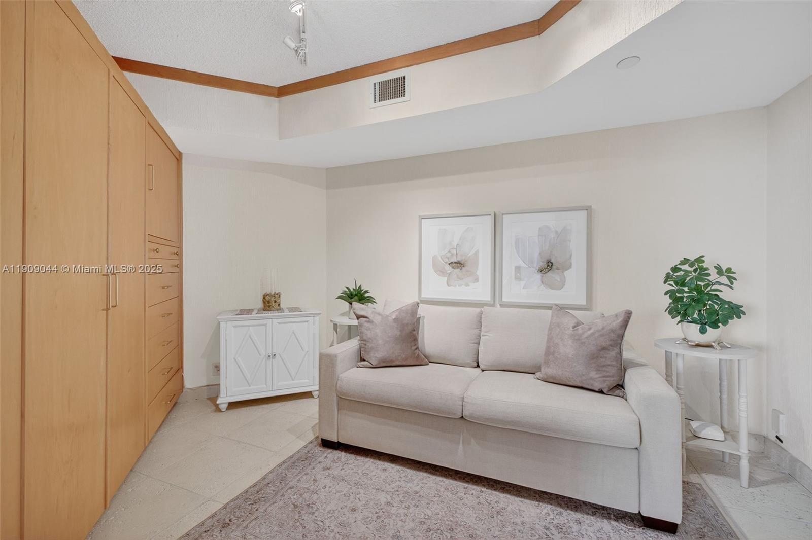 1904 2 / 2 1607 sq. ft. $ 2025-11-05 0 Photo