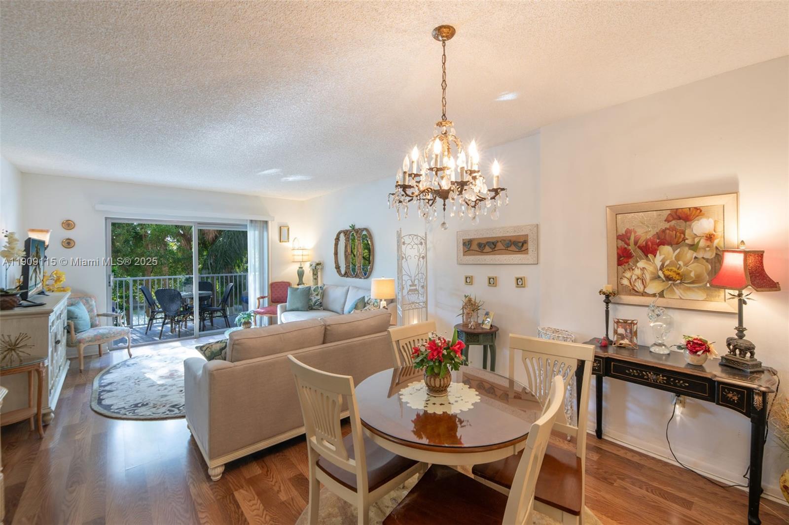 212 2 / 2 1164 кв.футов $ 2025-11-05 0 Фото