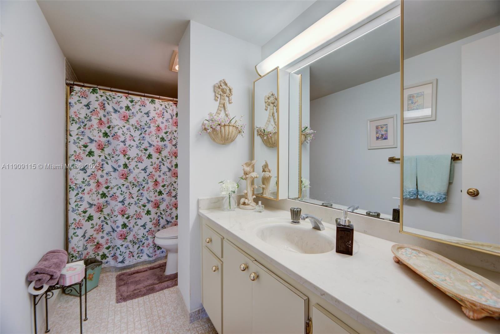 212 2 / 2 1164 кв.футов $ 2025-11-05 0 Фото