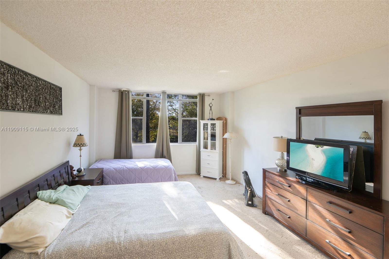 212 2 / 2 1164 кв.футов $ 2025-11-05 0 Фото