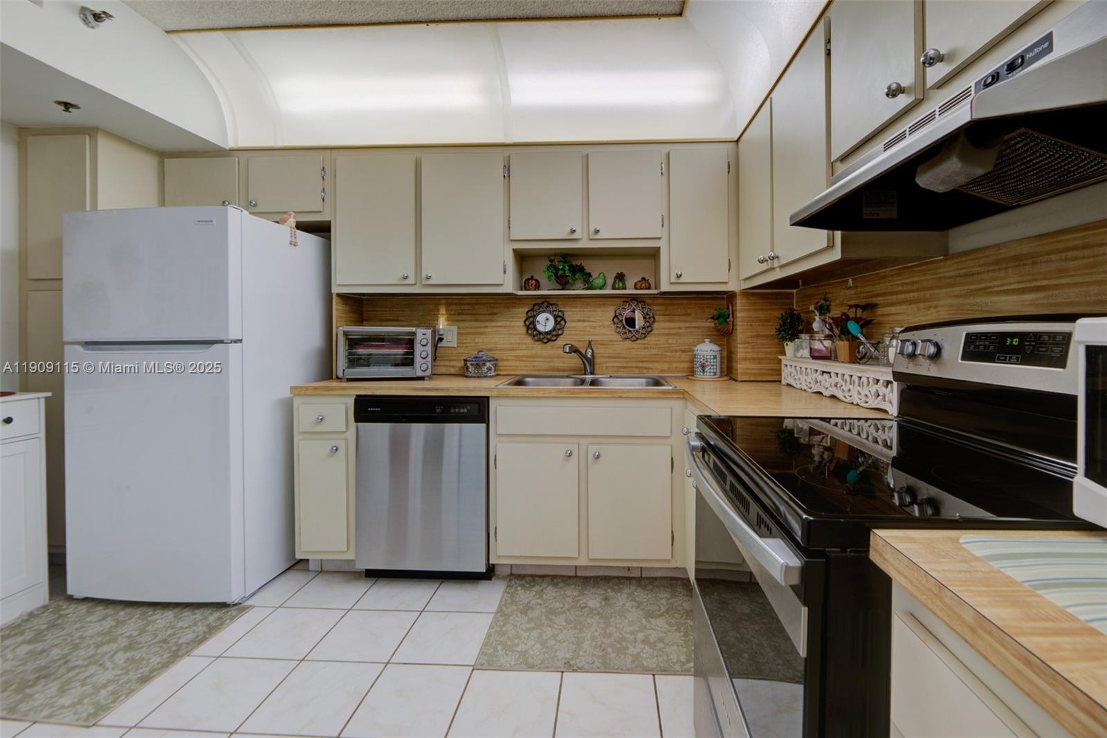 212 2 / 2 1164 кв.футов $ 2025-11-05 0 Фото