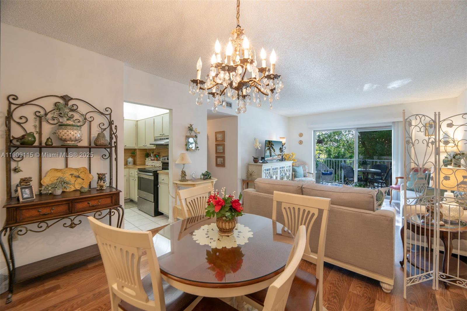 212 2 / 2 1164 кв.футов $ 2025-11-05 0 Фото