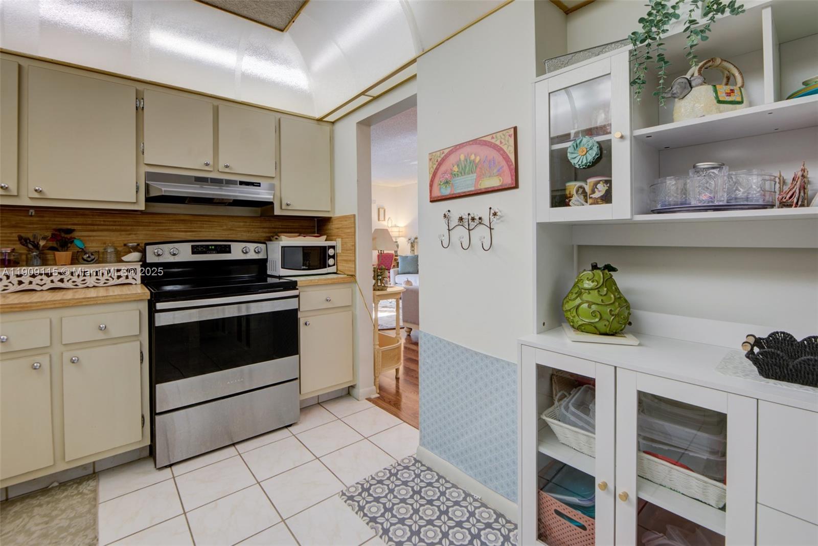 212 2 / 2 1164 кв.футов $ 2025-11-05 0 Фото