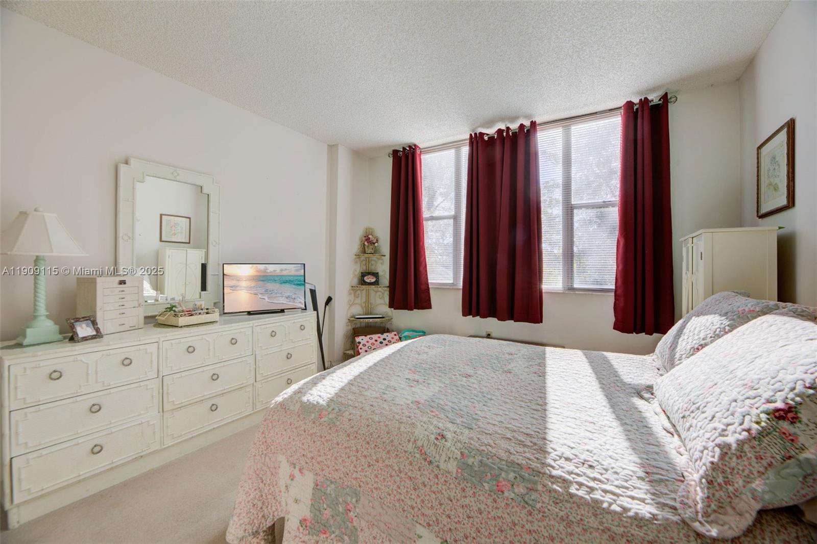 212 2 / 2 1164 кв.футов $ 2025-11-05 0 Фото