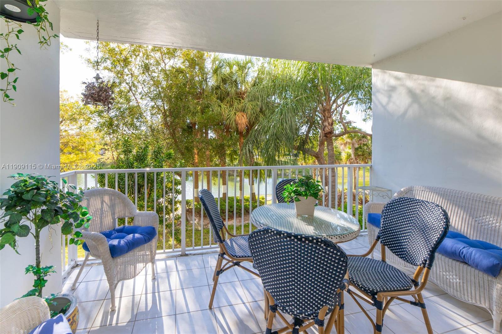 212 2 / 2 1164 кв.футов $ 2025-11-05 0 Фото