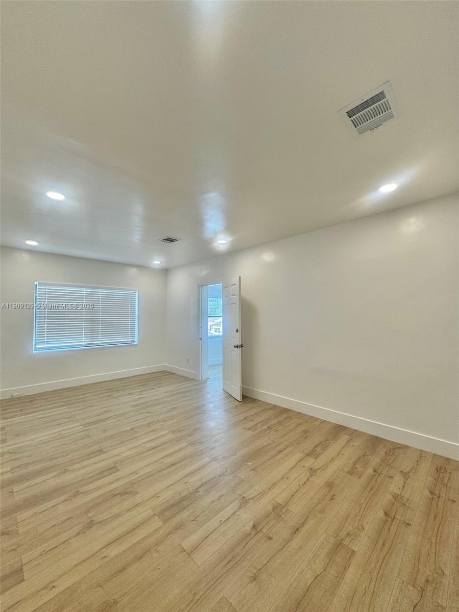   /  2204 sq. ft. $ 2025-11-05 0 Photo