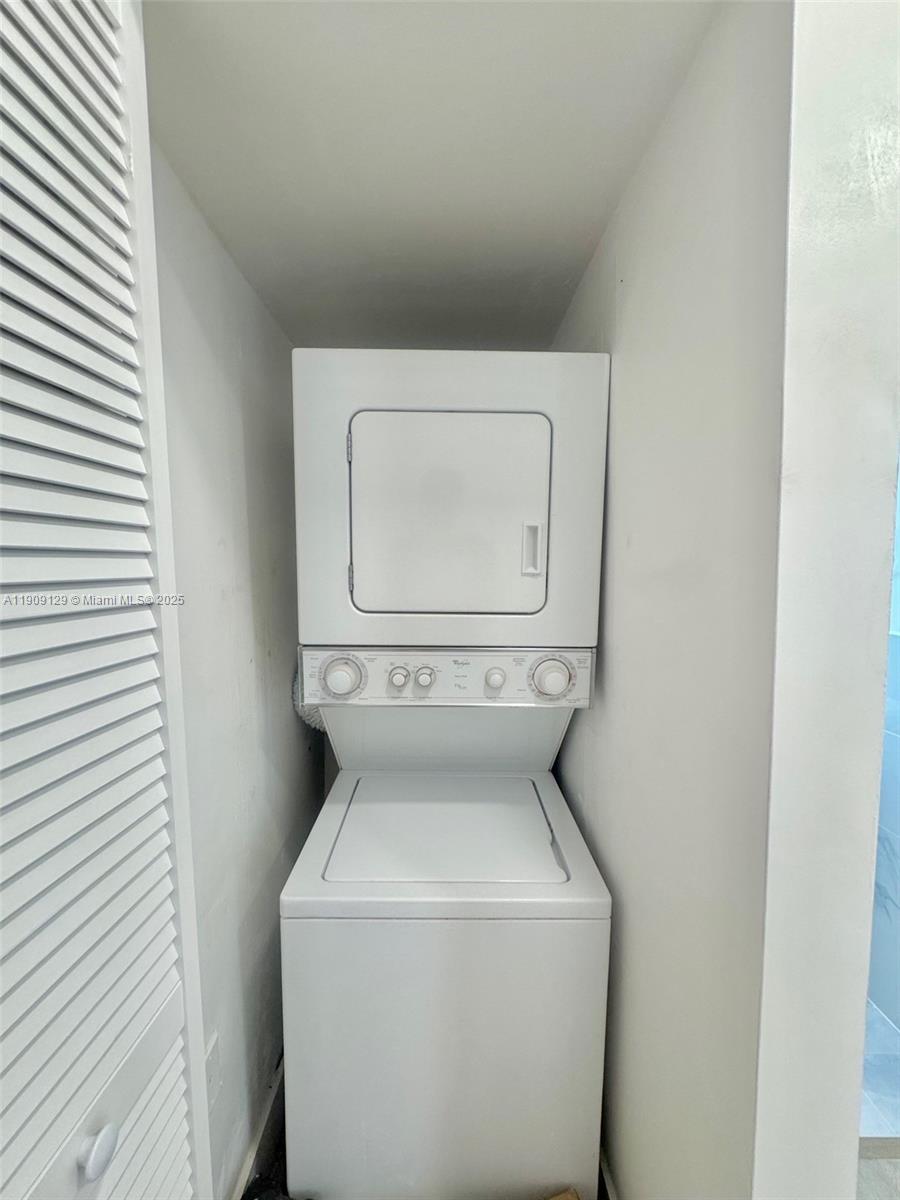   /  2204 sq. ft. $ 2025-11-05 0 Photo