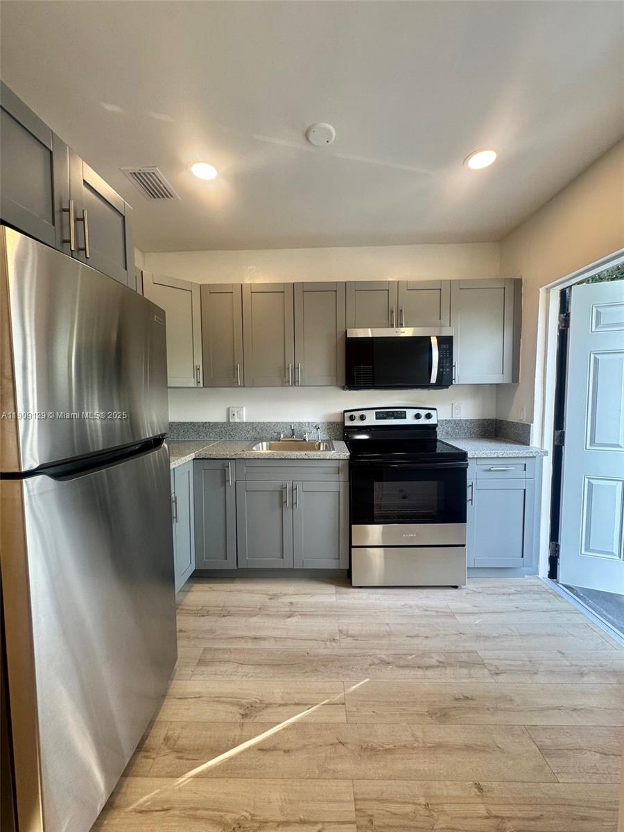   /  2204 sq. ft. $ 2025-11-05 0 Photo