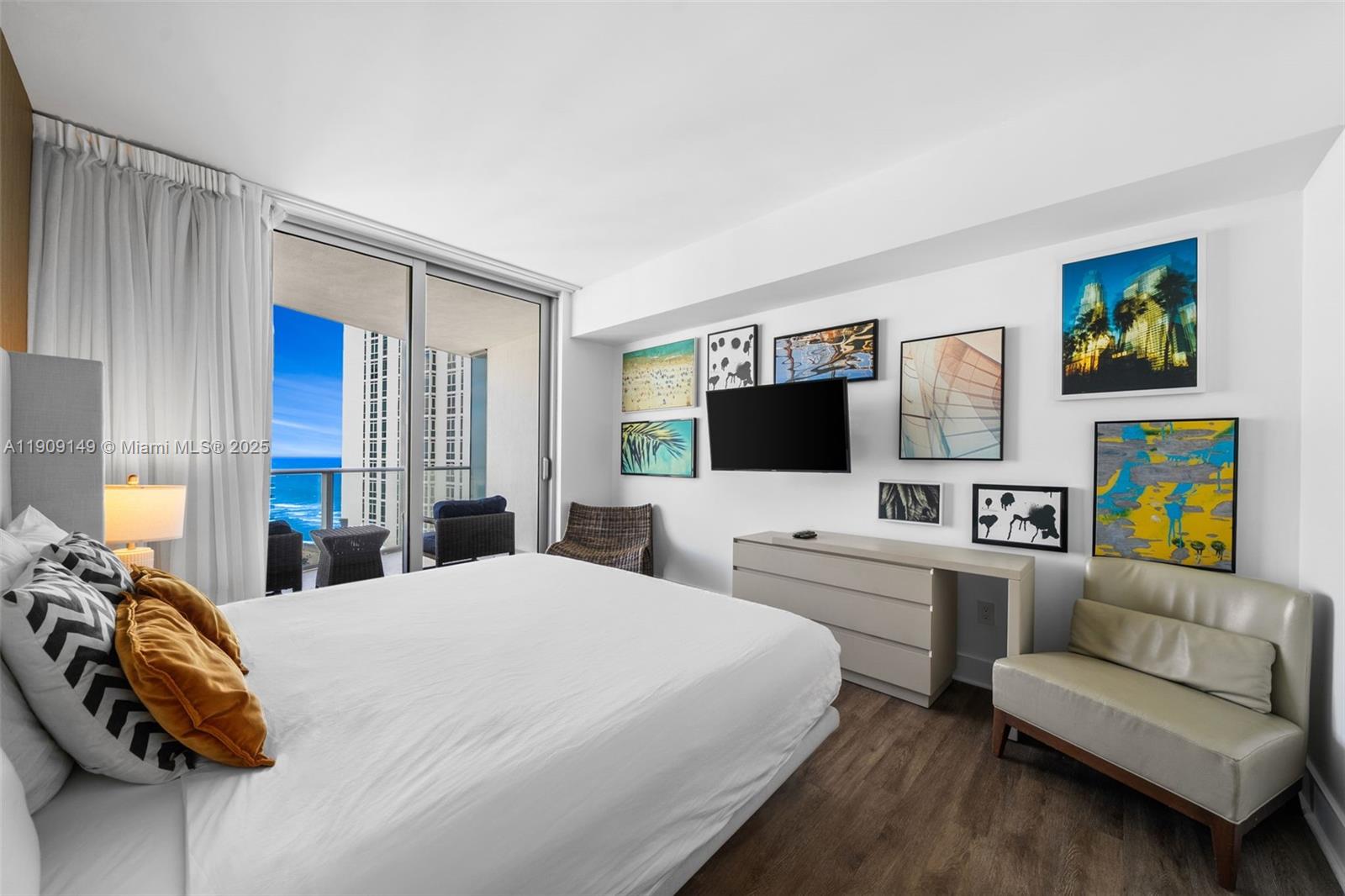 Подробнее 1204 2 / 2 1126 кв.футов $ 2025-11-05 0 Фото