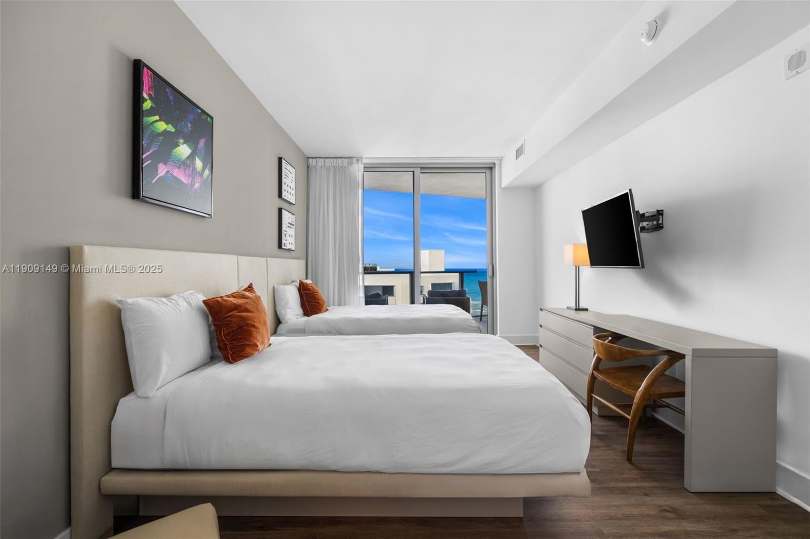 Подробнее 1204 2 / 2 1126 кв.футов $ 2025-11-05 0 Фото