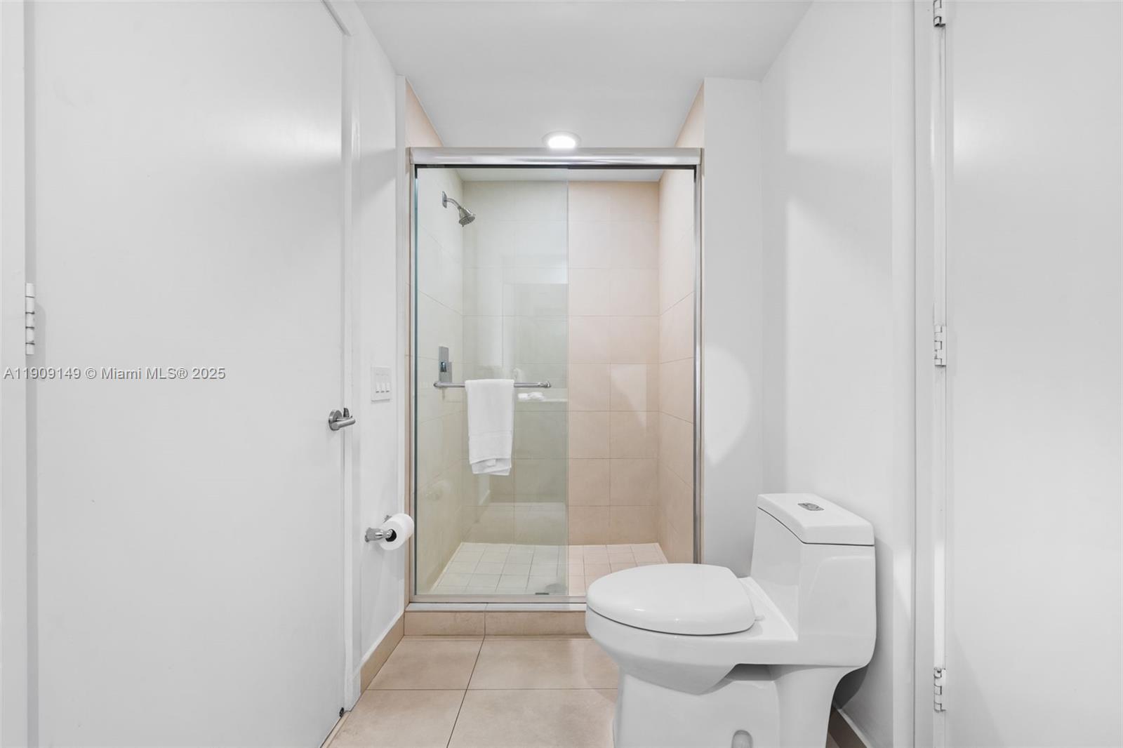 Подробнее 1204 2 / 2 1126 кв.футов $ 2025-11-05 0 Фото