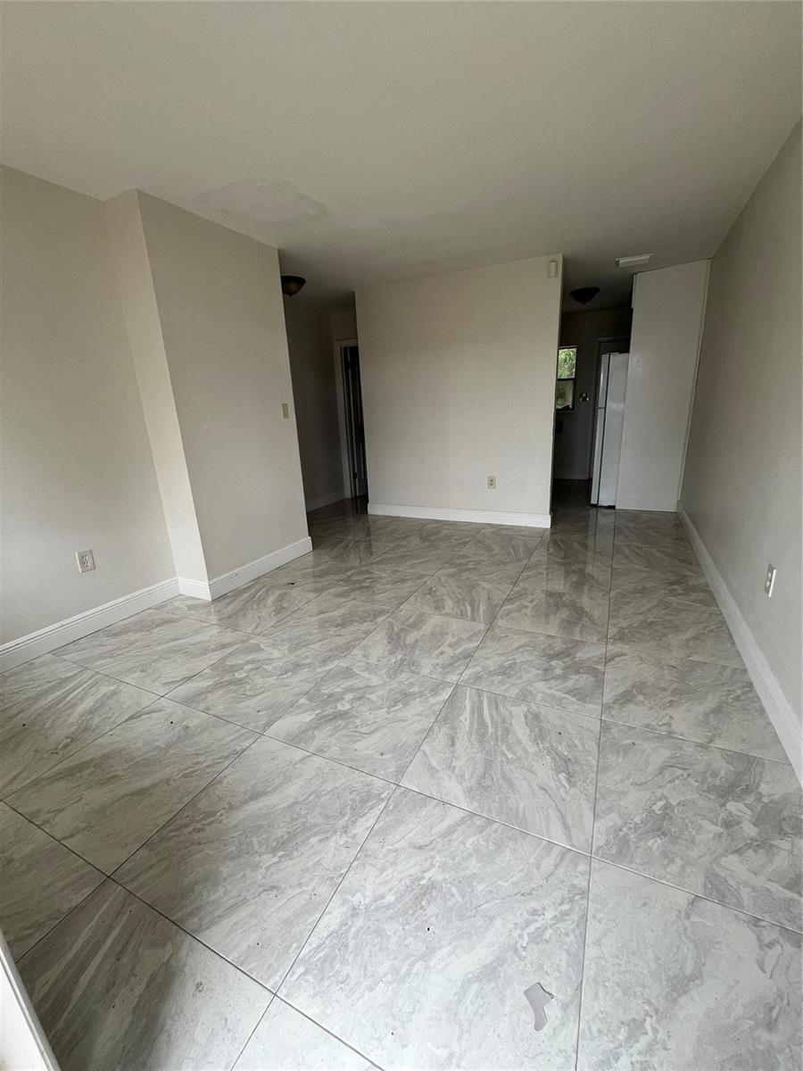   / 0 1600 sq. ft. $ 2025-11-29 0 foto