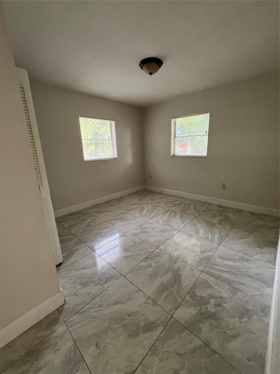   / 0 1600 sq. ft. $ 2025-11-29 0 foto