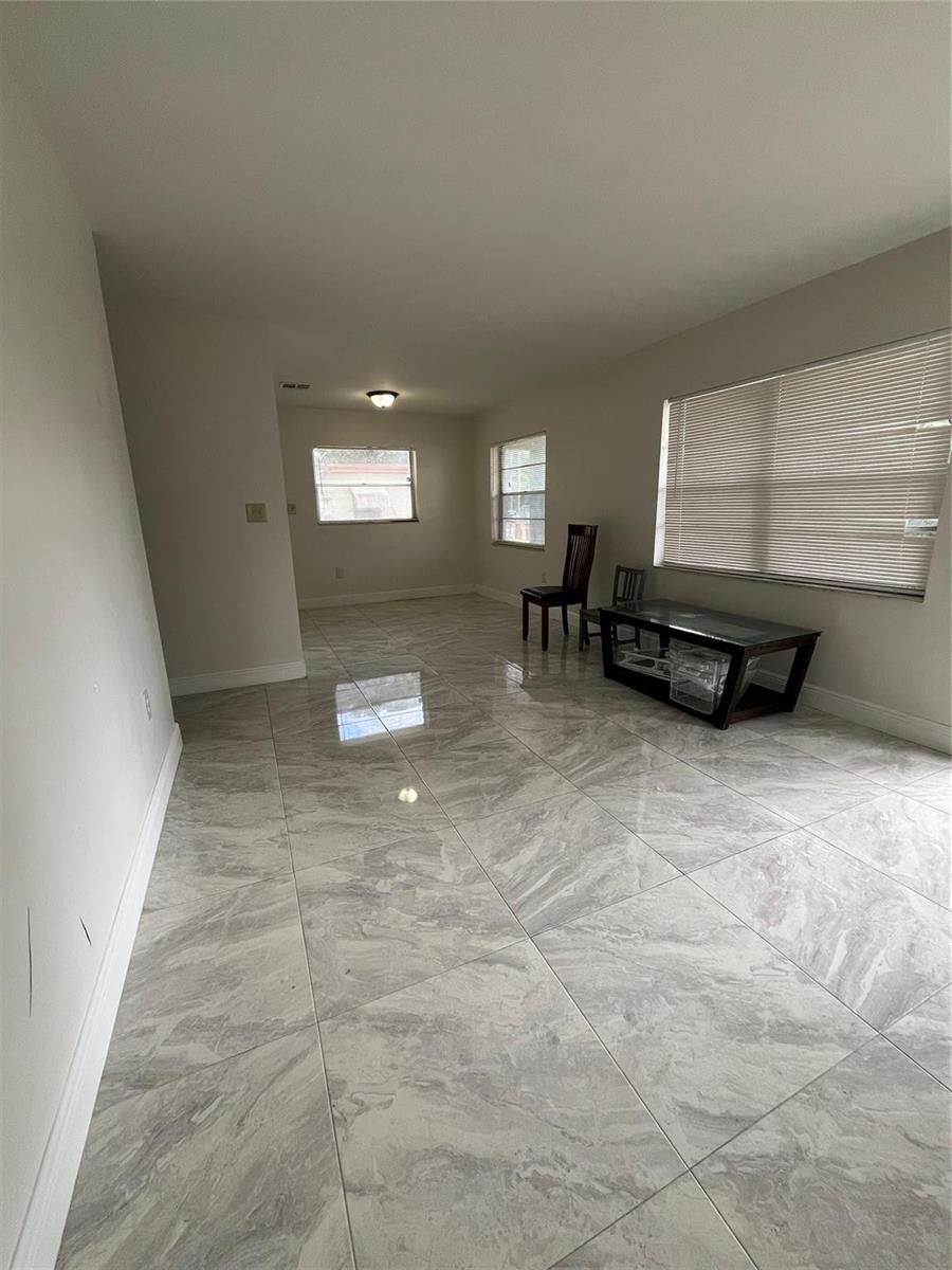  / 0 1600 sq. ft. $ 2025-11-29 0 foto