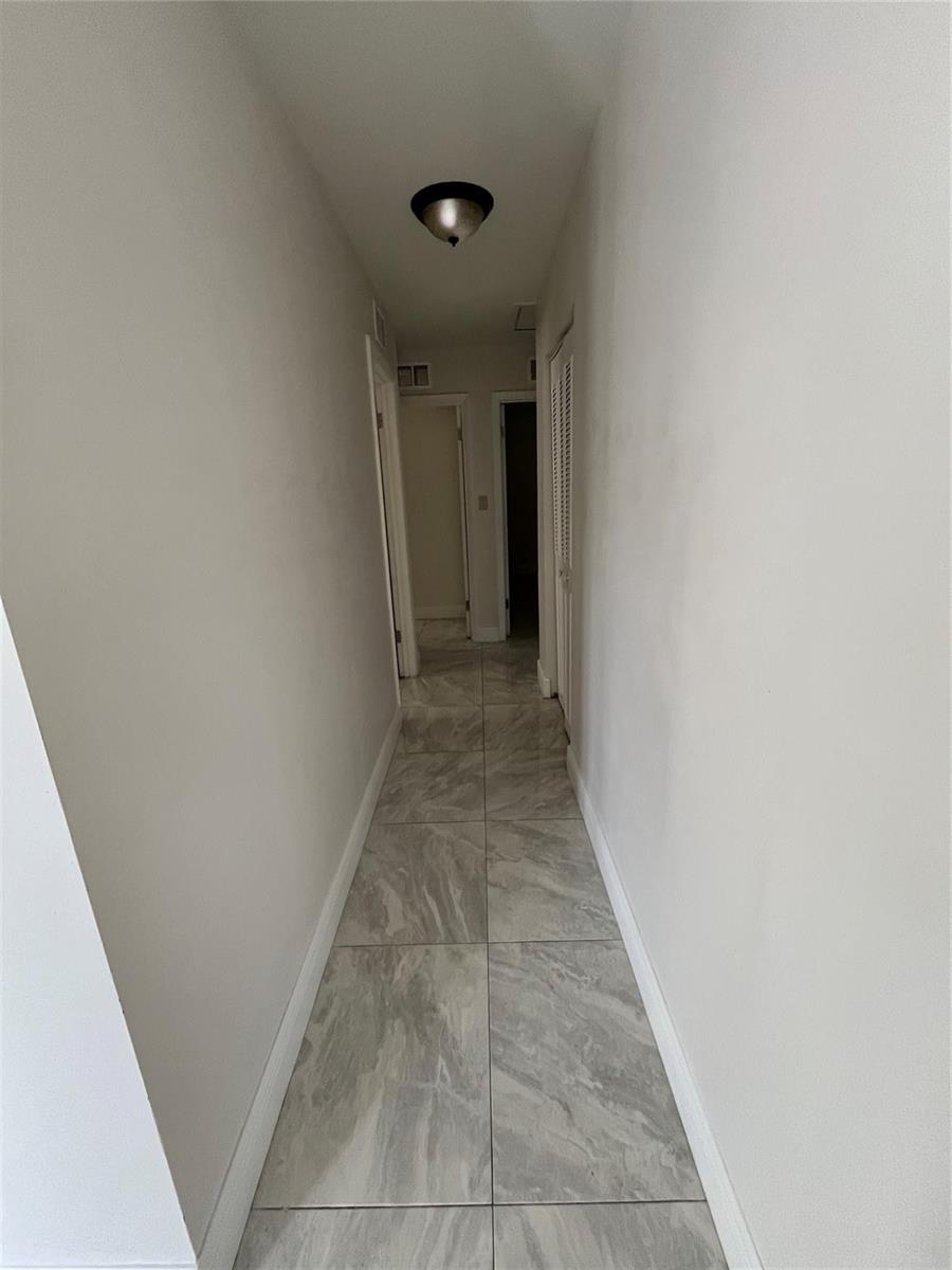   / 0 1600 sq. ft. $ 2025-11-29 0 foto
