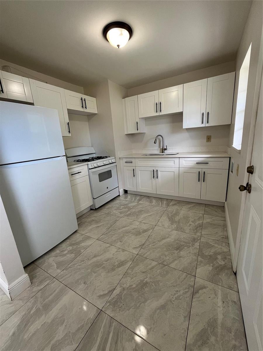   / 0 1600 sq. ft. $ 2025-11-29 0 foto