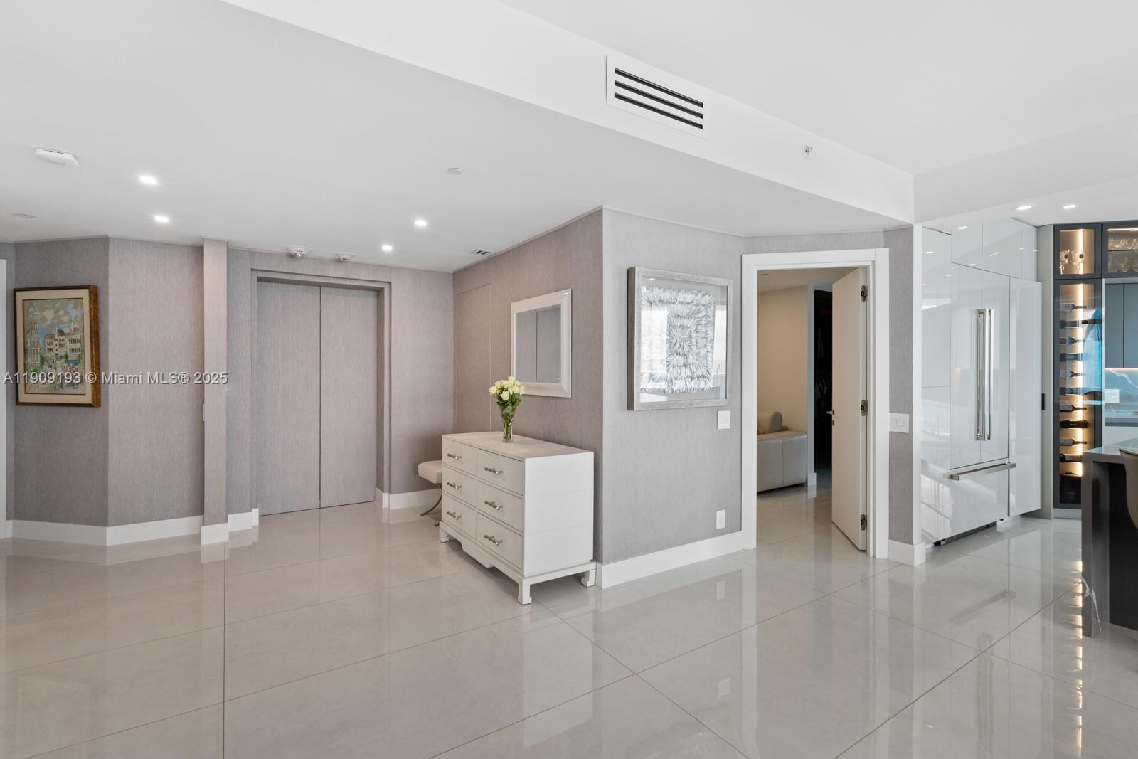 Photo of 3801 207th St  #2002, Aventura, Florida, 33180 - 