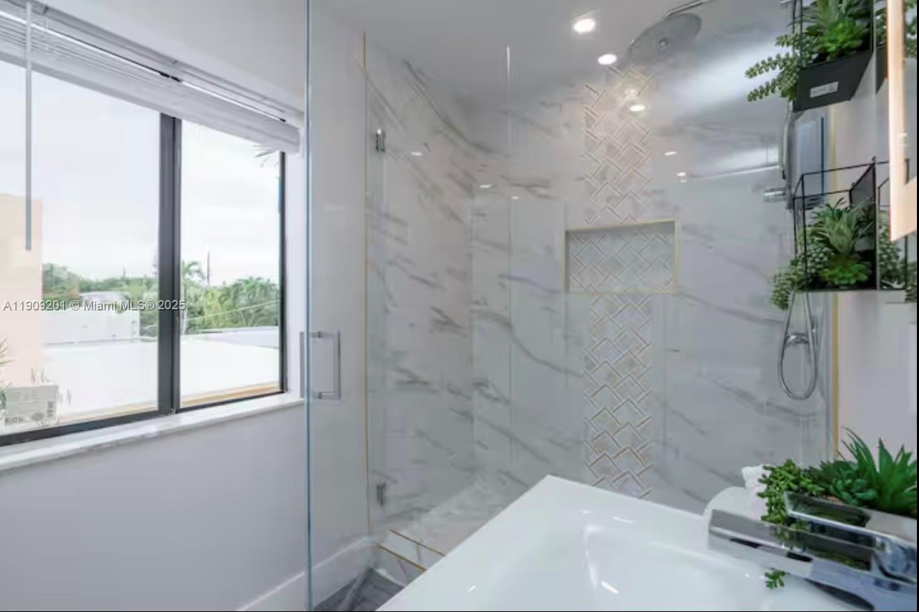 Ver detalles / 4461 sq. ft. $ 2025-11-06 0 foto