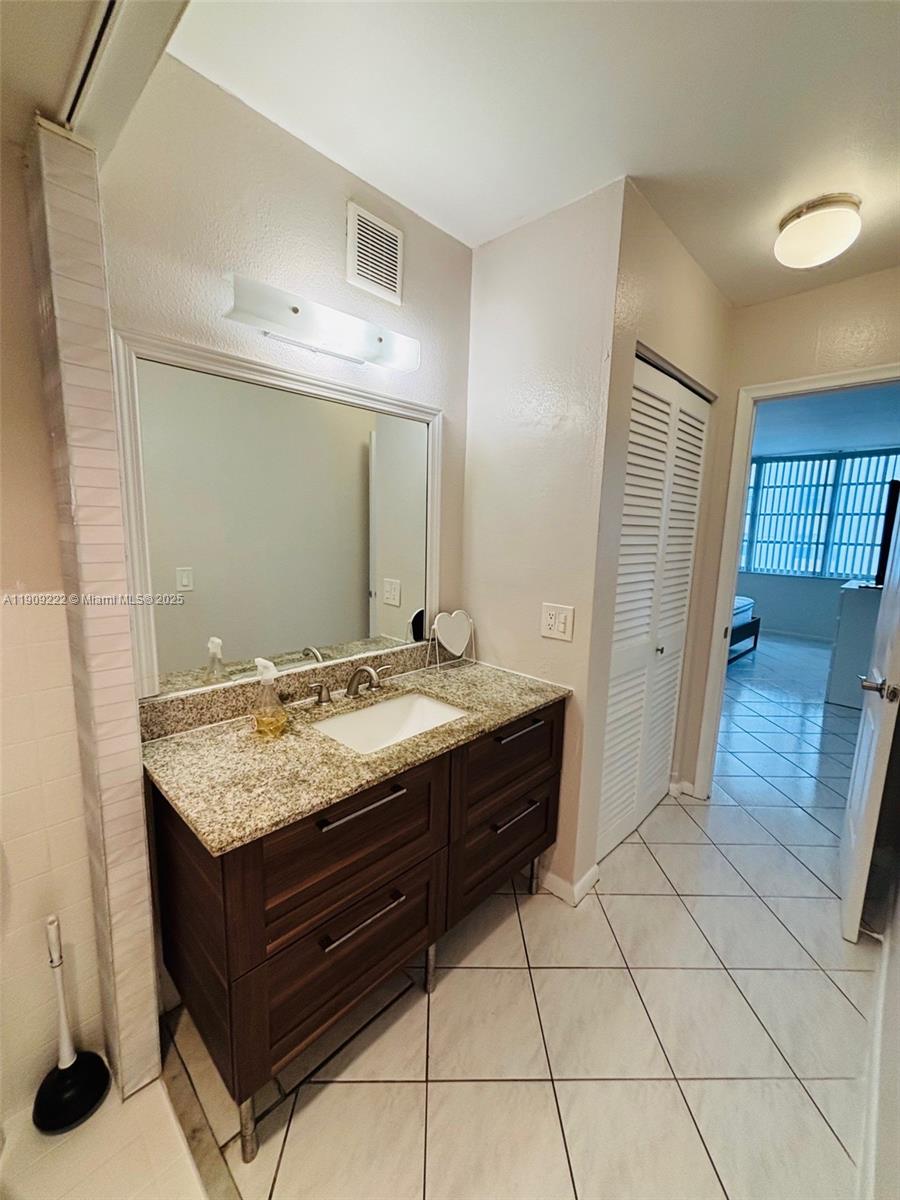 Photo of 1817 Ocean Dr  #622, Hallandale Beach, Florida, 33009 - 